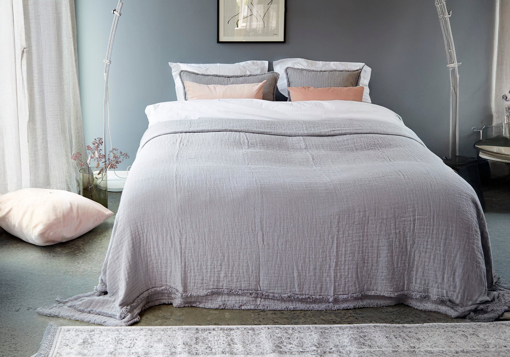 MELLOW sengetæppe med frynser - Grå - Den 7. Himmel