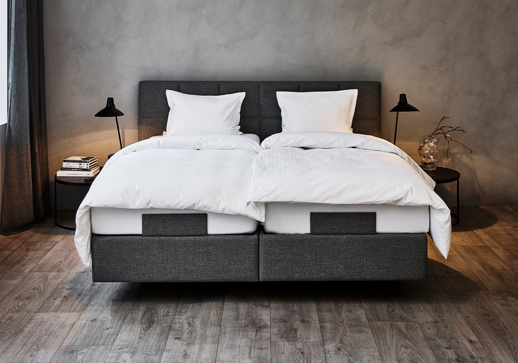 Tempur Springbox Elevationsseng 180x200 i Antrasit i soveværelsemiljø